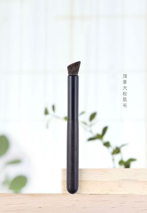 Picture of Nose Shadow Brush