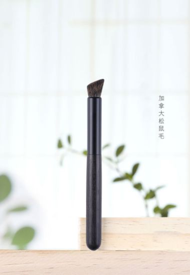Picture of Nose Shadow Brush